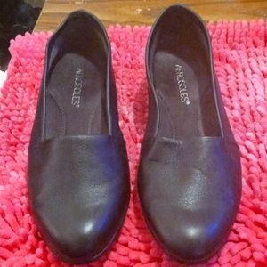 Black Aerosols flat leather shoes. Size 7.5